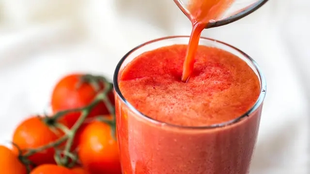 Detoksifikasi Tubuh hingga Turunkan Kolesterol, Ini 5 Manfaat Mengonsumsi Jus Tomat
