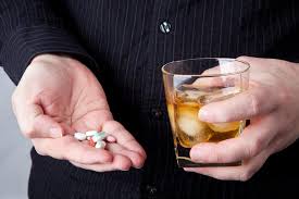 Dampak Mencampur Alkohol Dengan Obat • Hello Sehat