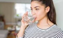10 Manfaat Minum Air Putih untuk Kesehatan - Alodokter